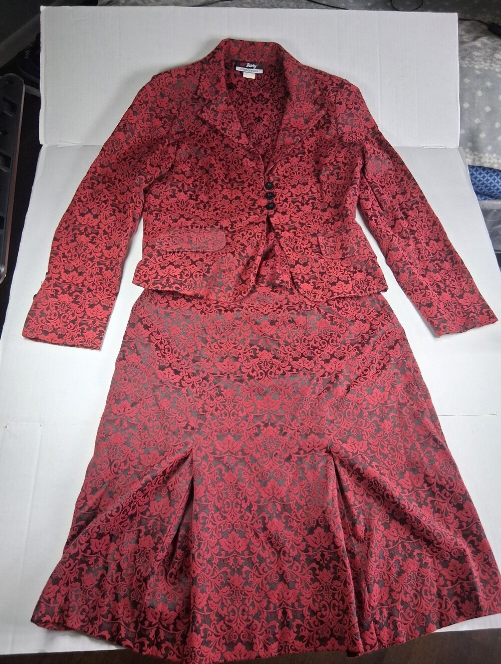 vintage Who's Tracy? by Tracy Evans 2 Piece skirt suit floral Size 8 (Bag2)
